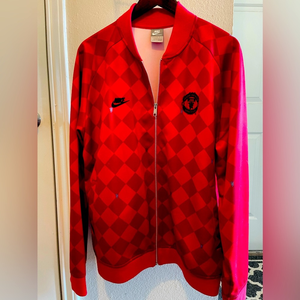 Nike Men’s Manchester United Soccer Jacket in large.